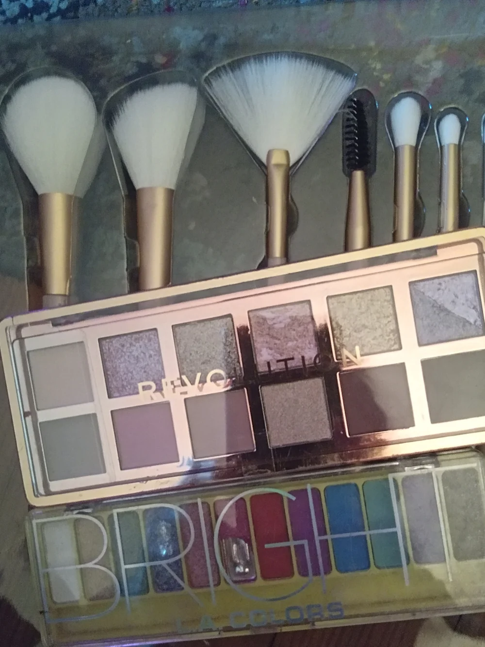 Revolution Makeup Eyeshadow Palette and Brush Set - Rose Gold & White
